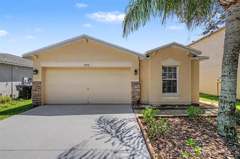 7838 Carriage Pointe Dr, Gibsonton, FL 33534