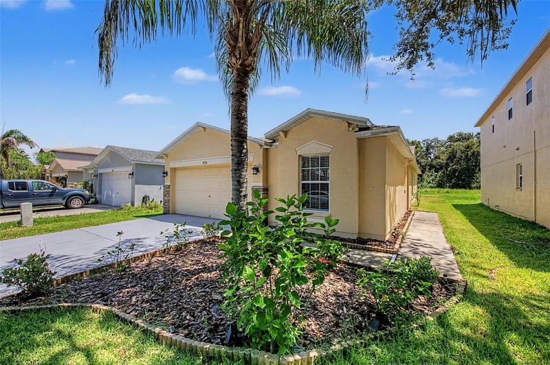 7838 Carriage Pointe Dr, Gibsonton, FL 33534