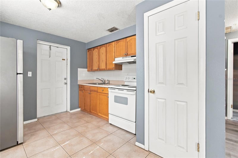 5450 - 5452 Lisa Cir, Zephyrhills, FL 33542
