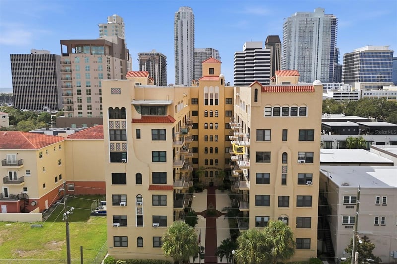 130 4th Ave N #504, St Petersburg, FL 33701
