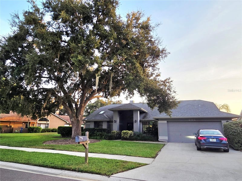 802 Centerwood Dr, Tarpon Springs, FL 34688