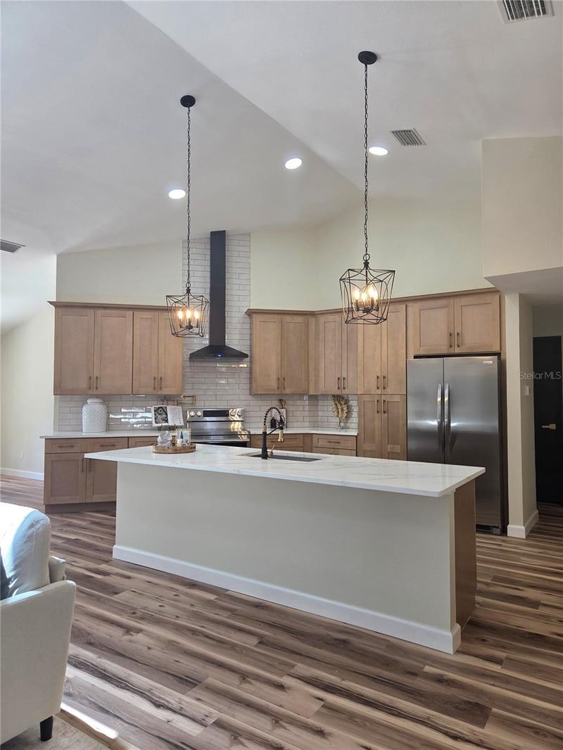 802 Centerwood Dr, Tarpon Springs, FL 34688