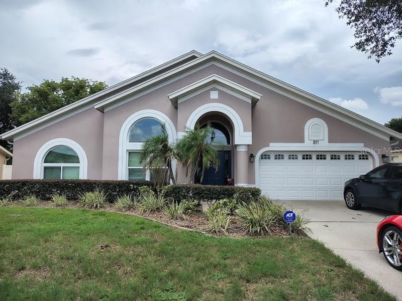 811 Sand Ridge Dr, Valrico, FL 33594