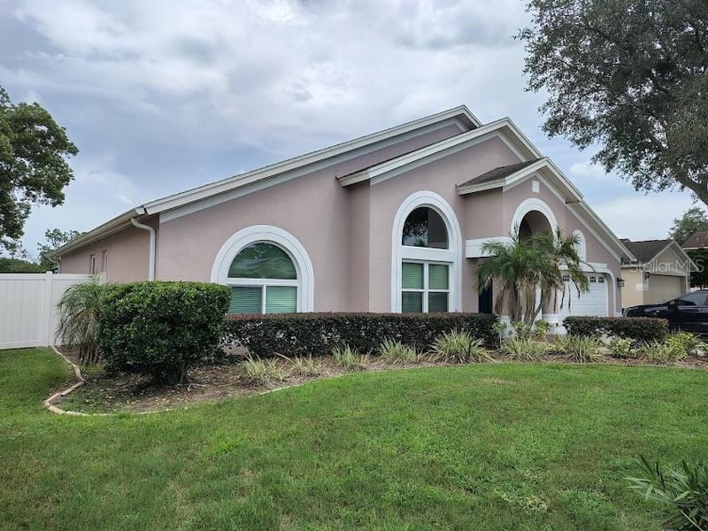 811 Sand Ridge Dr, Valrico, FL 33594