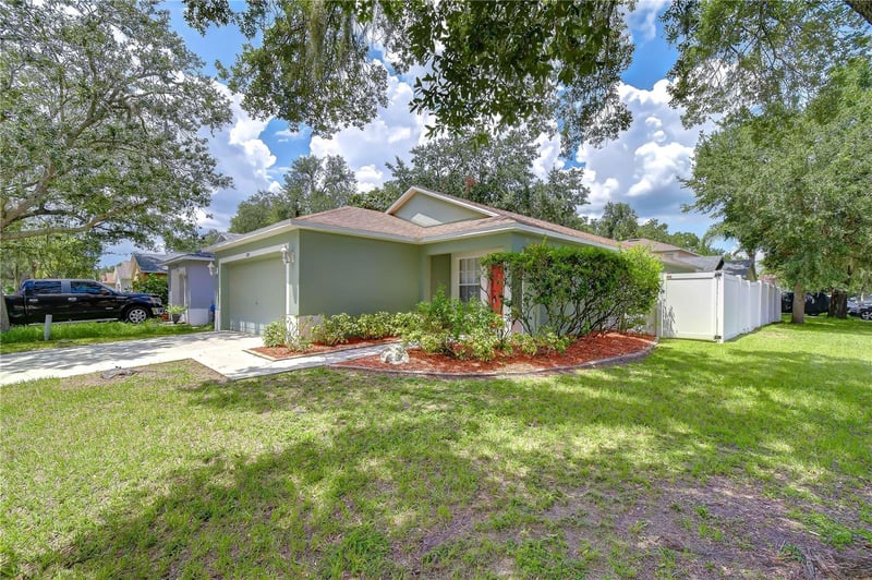 8736 Morrison Oaks Ct, Temple Terrace, FL 33637