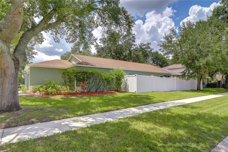 8736 Morrison Oaks Ct, Temple Terrace, FL 33637