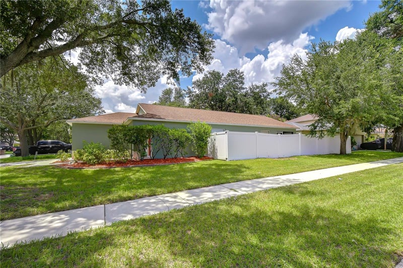 8736 Morrison Oaks Ct, Temple Terrace, FL 33637
