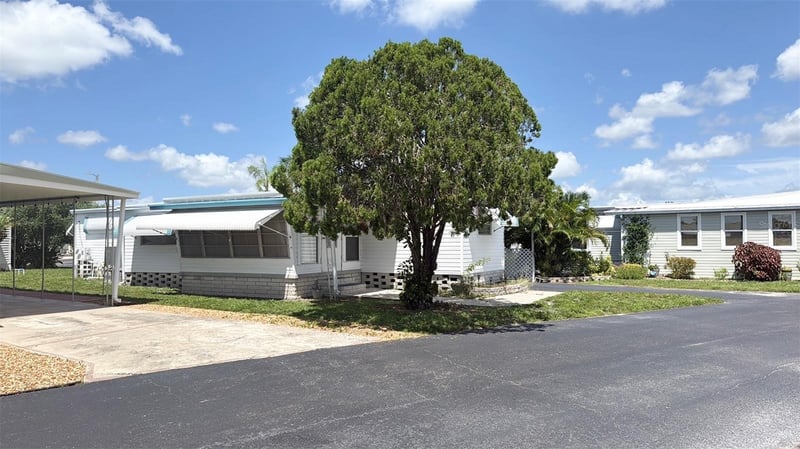 7164 Mount Georgetown Dr NE #553, St Petersburg, FL 33702