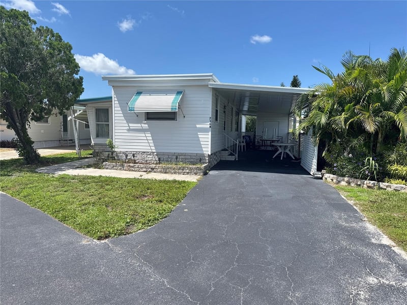 7164 Mount Georgetown Dr NE #553, St Petersburg, FL 33702