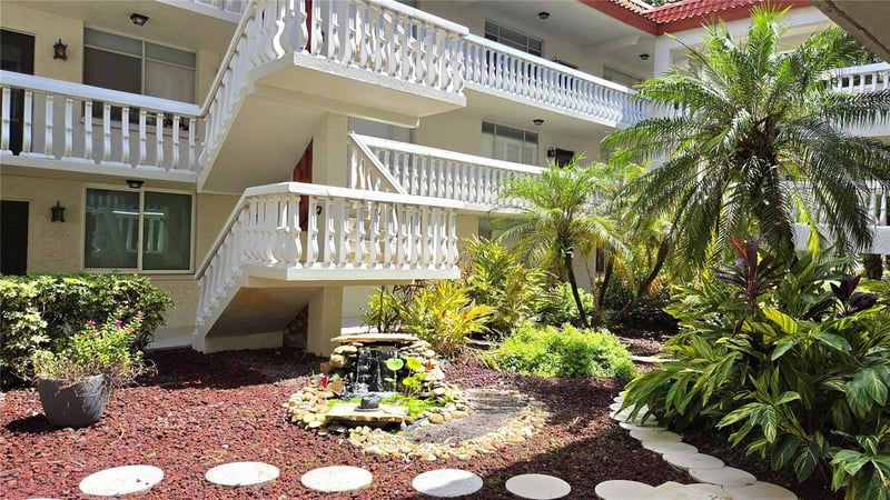 1001 Pearce Dr #211, Clearwater, FL 33764