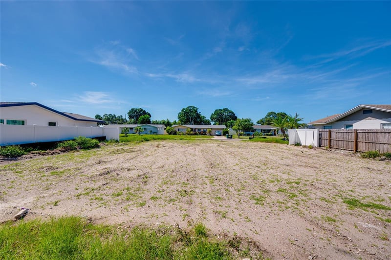 13945 Trinidad Dr, Seminole, FL 33776