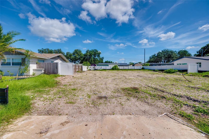 13945 Trinidad Dr, Seminole, FL 33776
