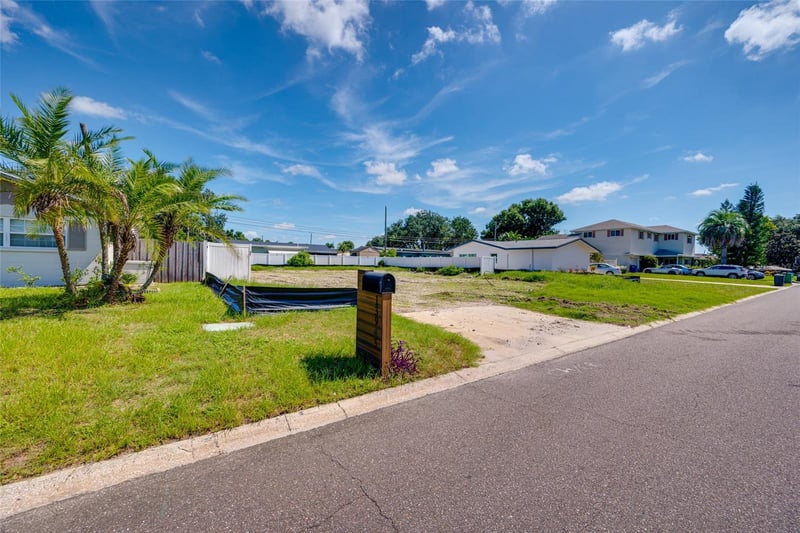 13945 Trinidad Dr, Seminole, FL 33776