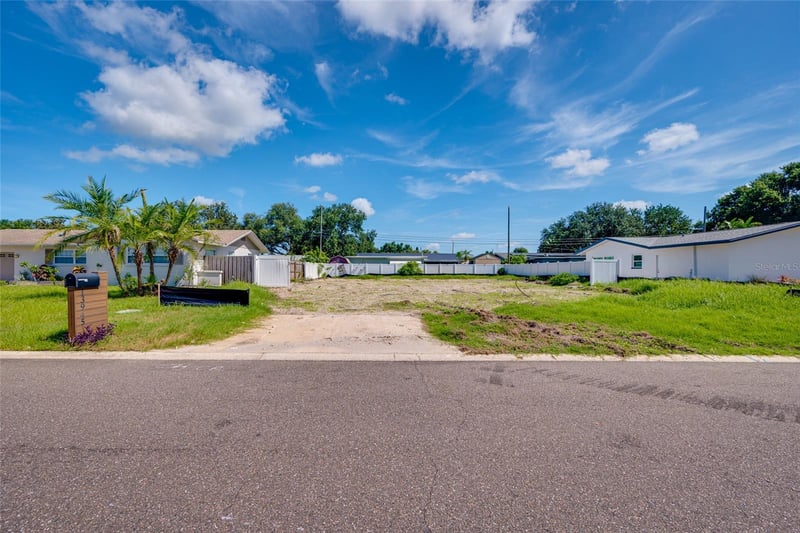 13945 Trinidad Dr, Seminole, FL 33776