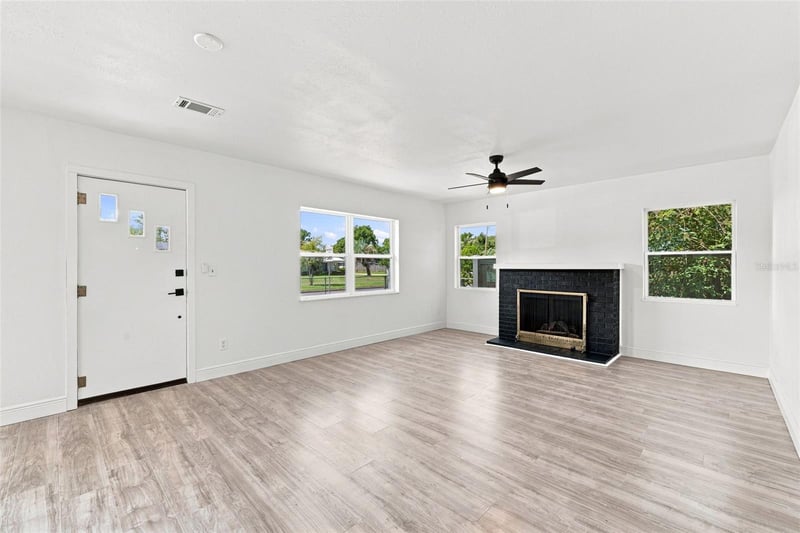 38947 5th Ave, Zephyrhills, FL 33542