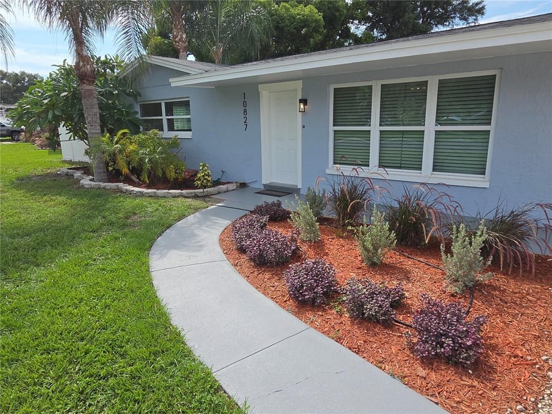 10827 Village Green Ave, Seminole, FL 33772