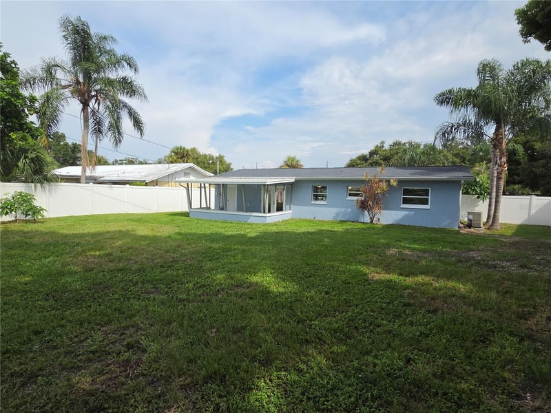 10827 Village Green Ave, Seminole, FL 33772