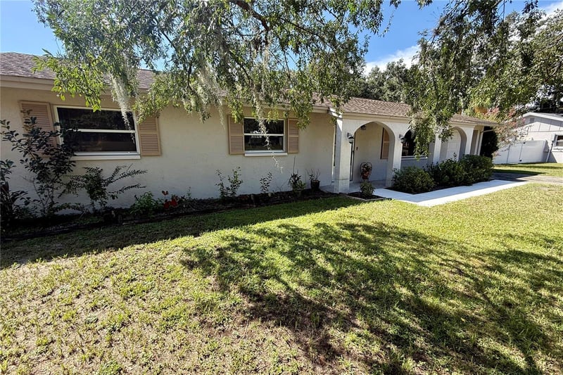 12215 Orchid Ln, Thonotosassa, FL 33592