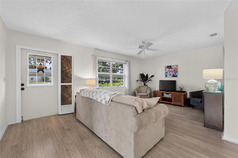 401 De Grasse Pl #21, Sun City Center, FL 33573