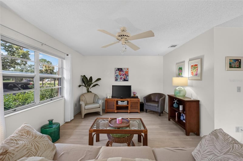 401 De Grasse Pl #21, Sun City Center, FL 33573