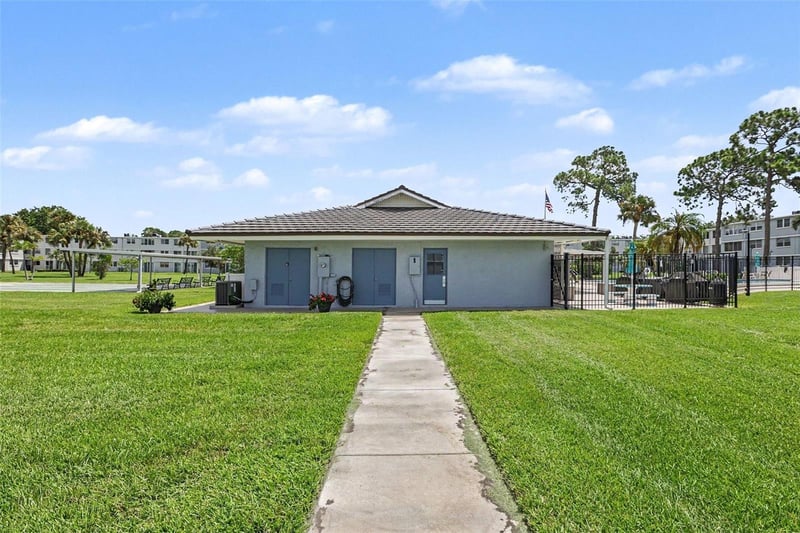 4720 Locust St NE #206, St Petersburg, FL 33703
