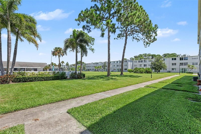 4720 Locust St NE #206, St Petersburg, FL 33703