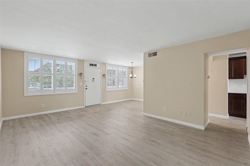 4720 Locust St NE #206, St Petersburg, FL 33703