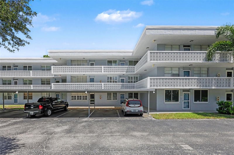 4720 Locust St NE #206, St Petersburg, FL 33703