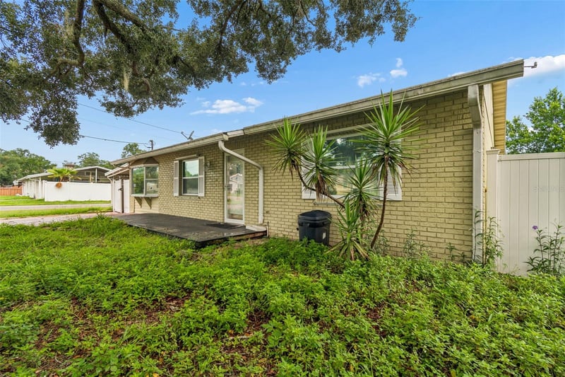 38621 North Ave, Zephyrhills, FL 33542