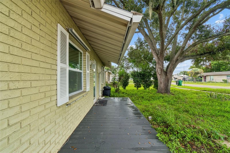 38621 North Ave, Zephyrhills, FL 33542
