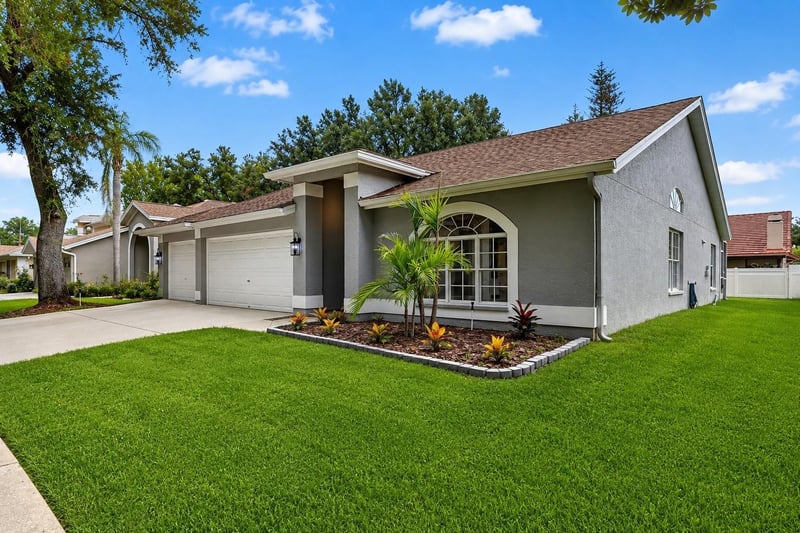 17721 Hampshire Oak Dr, Tampa, FL 33647