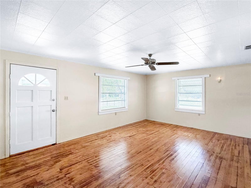1455 10th St NW, Largo, FL 33770