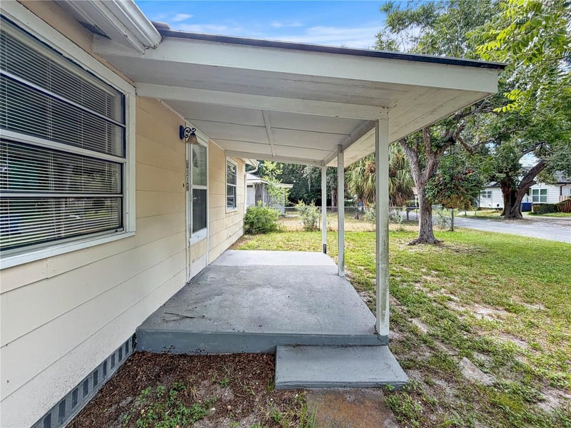 1455 10th St NW, Largo, FL 33770