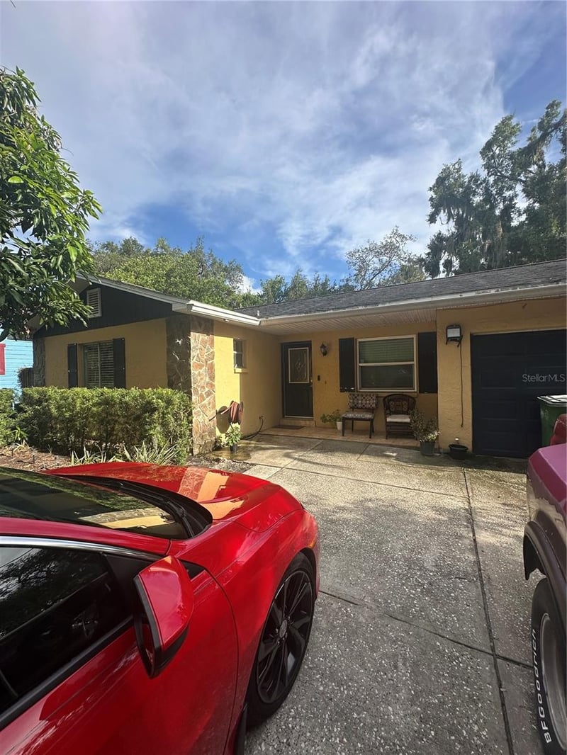 4605 E Yukon St, Tampa, FL 33617