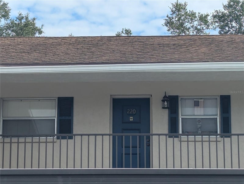 9881 113th St #220, Seminole, FL 33772