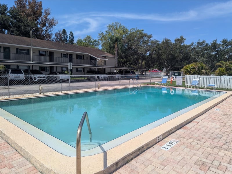 9881 113th St #220, Seminole, FL 33772