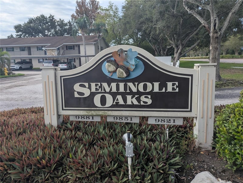 9881 113th St #220, Seminole, FL 33772