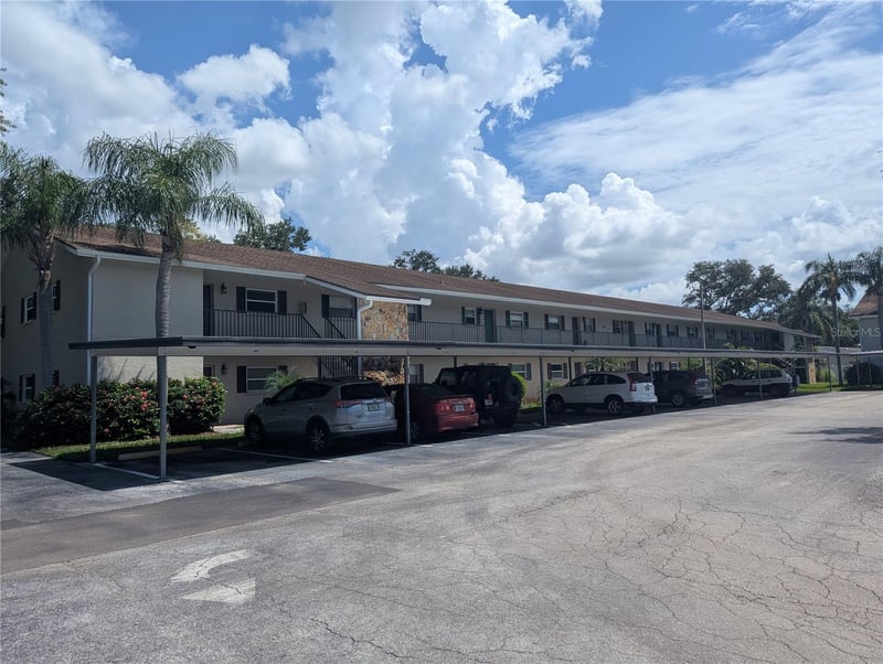 9881 113th St #220, Seminole, FL 33772