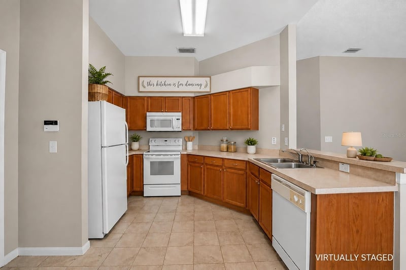 535 Scarlet Maple Ct, Plant City, FL 33563