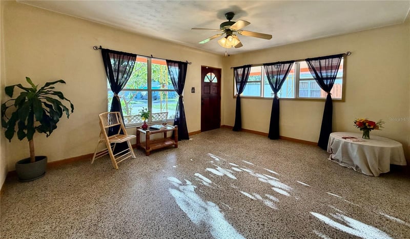 1842 59th St S, Gulfport, FL 33707