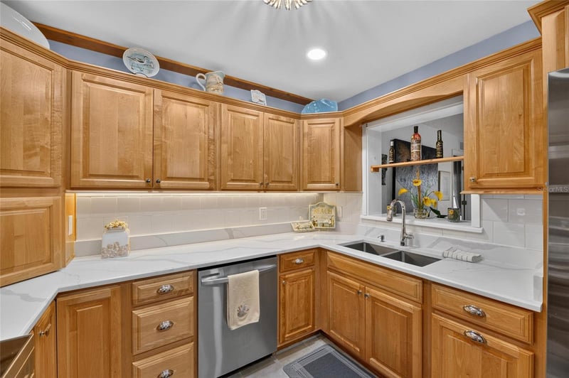 1516 New Bedford Dr, Sun City Center, FL 33573