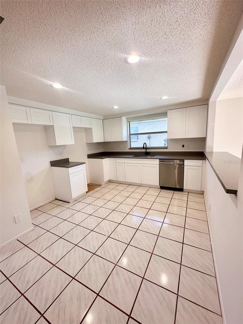 15717 Avalon Ave, Clearwater, FL 33760
