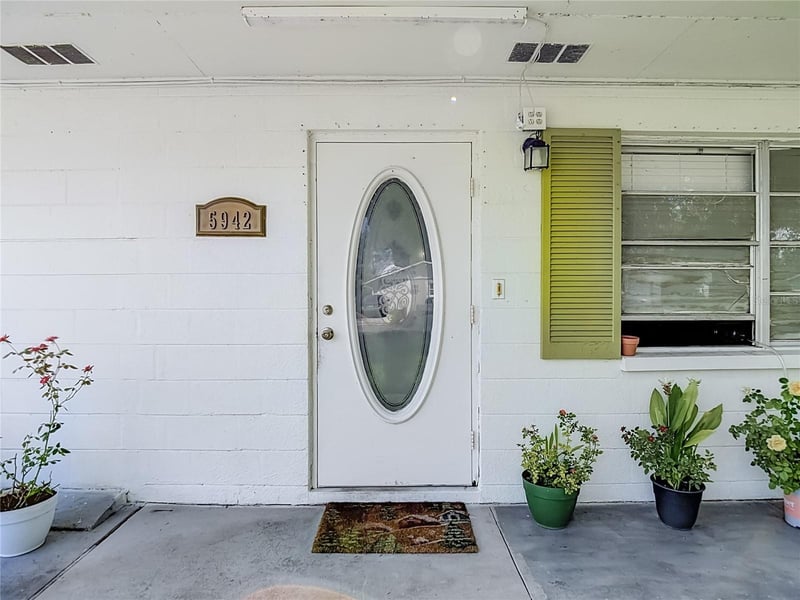 5942 20th St, Zephyrhills, FL 33542
