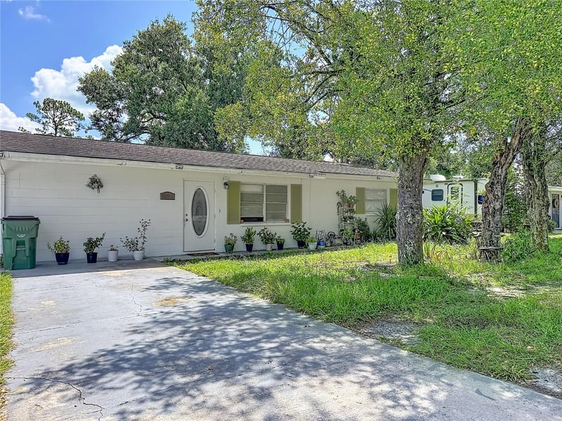 5942 20th St, Zephyrhills, FL 33542