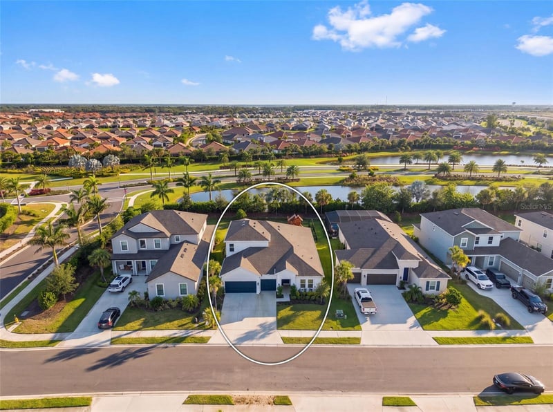 16552 Star Grass Cir, Bradenton, FL 34211