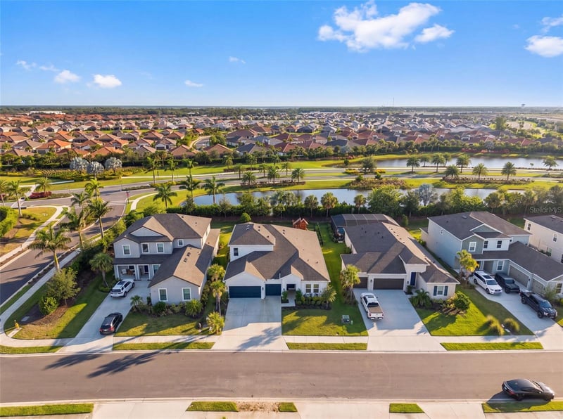 16552 Star Grass Cir, Bradenton, FL 34211