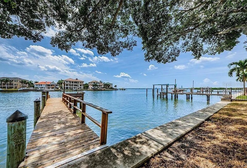 2000 Dolphin Blvd S, St Petersburg, FL 33707