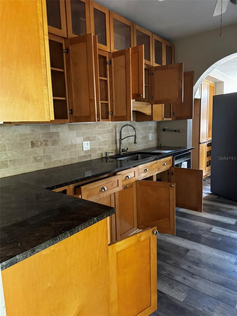 30 Kreamer Ave, Tarpon Springs, FL 34689