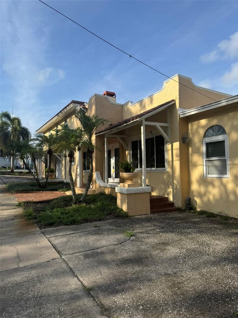 30 Kreamer Ave, Tarpon Springs, FL 34689
