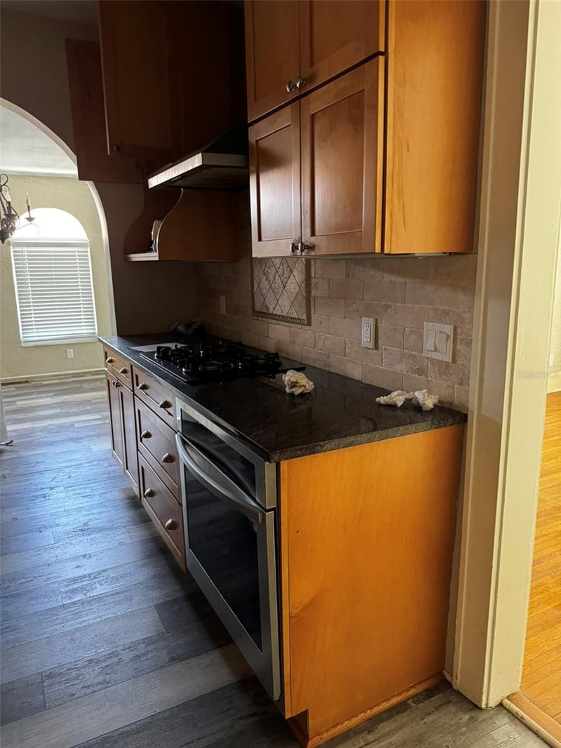 30 Kreamer Ave, Tarpon Springs, FL 34689